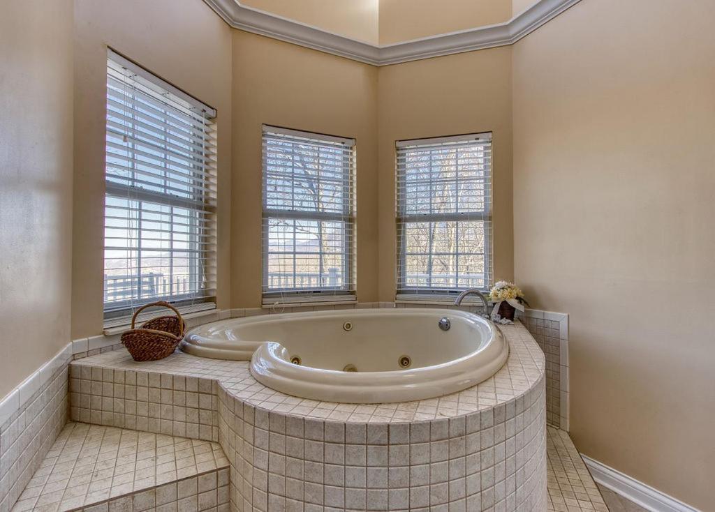 Ober Hideaway, Hot Tub, Wifi, 1089 Free Tickets Each Paid Day, Dollywood And More Gatlinburg Eksteriør billede